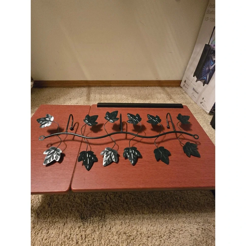 Vintage Style Black Wrought Iron Leaf Vine Wall Mounted Coat Rack 3 Hooks